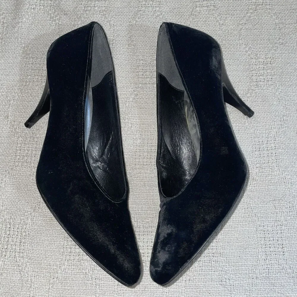 Stuart Weitzman Women’s Dress Pumps Size 7.5 B Black Velvet Going Out Party
